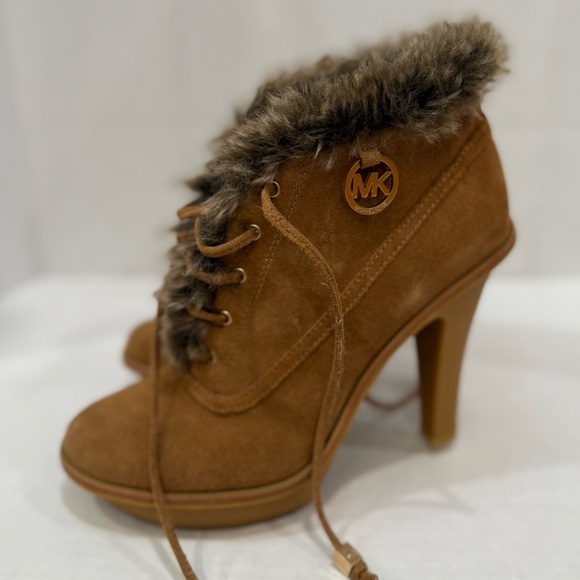 Cozy Brown Fur-Lined Ankle Boots - Picture 2 of 8